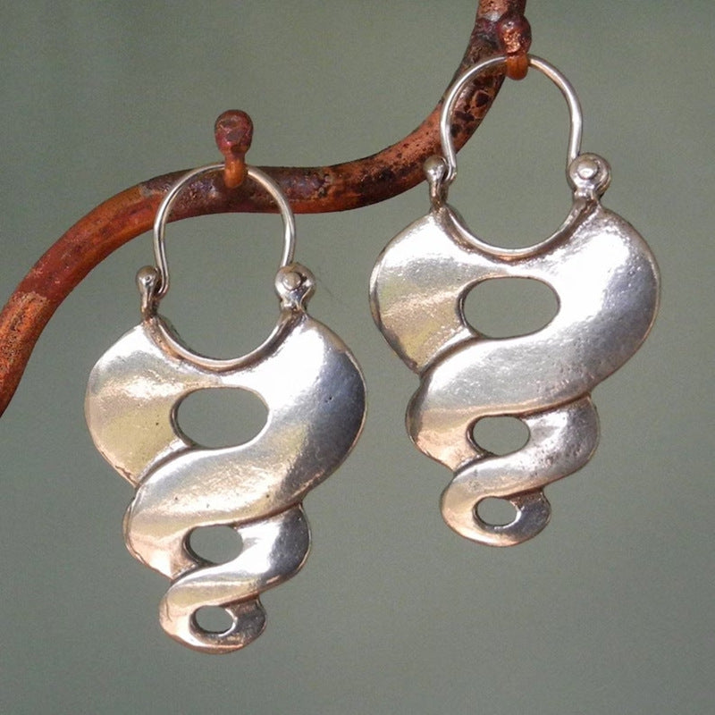 Simple Geometric Gypsy Curved Metal Ear Ring